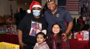 Fred Brock Post 828, Walter Waiters host toy & food giveaway