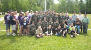 Youth help vets with cemetery flags