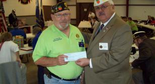 Post 284 donates to Bushnell flags