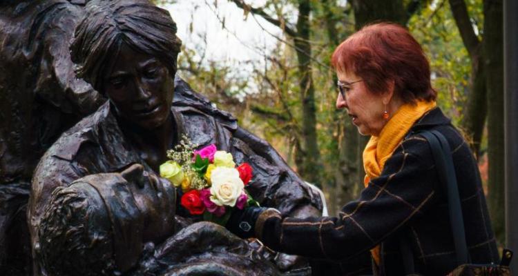 ​The healing touch of a hero: remembering Capt. Diane Carlson Evans